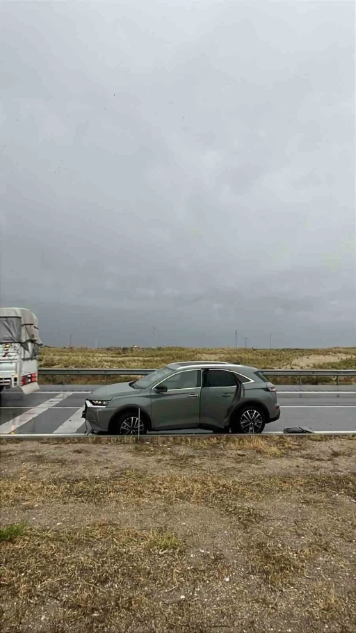 Karapınar’da otomobil refüje çarptı: 1 yaralı
