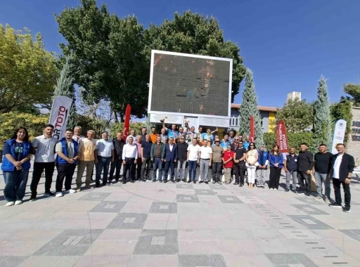 Karapınar’da Uluslararası Yelkenkanat Şampiyonası ödül töreni düzenlendi
