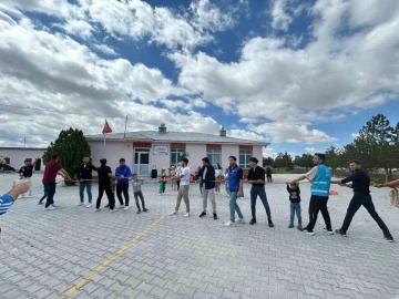 Karapınar’da üniversite öğrencileri ilkokul öğrencileri ile buluştu
