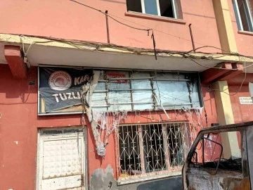 Karataş Belediyesi hizmet binası kundaklandı
