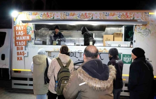 Karatay Belediyesi&rsquo;nin sıcak &ccedil;orba geleneği devam ediyor
