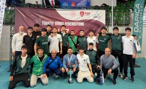 Karatay Belediyespor Kul&uuml;b&uuml; şampiyon
