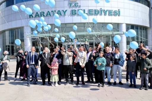 Karatay&rsquo;da mavi balonlar g&ouml;ky&uuml;z&uuml;ne bırakıldı
