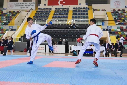 Karate Gen&ccedil;ler grup birinciliği Balıkesir&rsquo;de başladı
