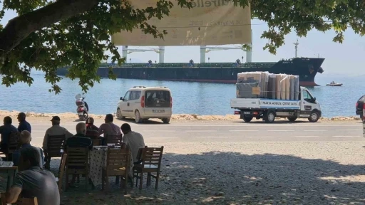 Karaya oturan gemiyi kurtarma çalışmaları sürüyor
