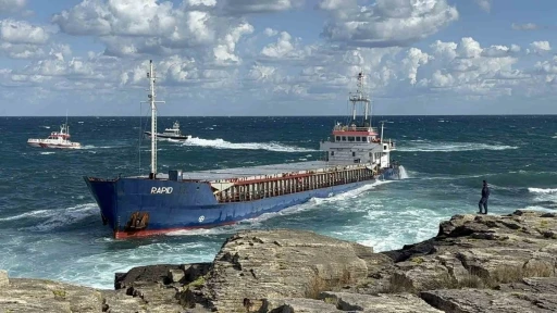 Karaya oturan Tanzanya bandıralı kuru y&uuml;k gemisi satışa &ccedil;ıkarılıyor
