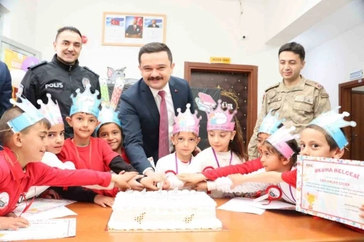 Karayazı Karşıyaka İlkokulu&rsquo;nda okuma bayramı coşkusu
