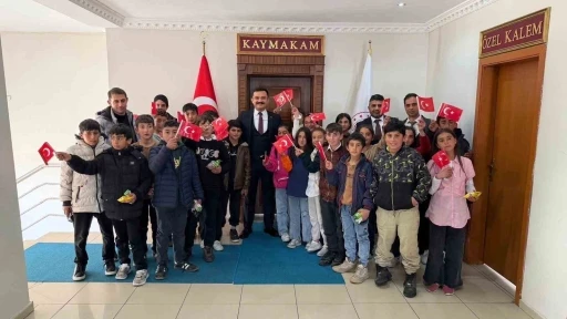 Karayazı sevdiği Kaymakam Onur Titiz&rsquo;e veda ediyor
