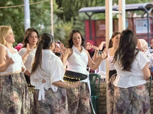 Karayenice&rsquo;de şalvarlar giyildi, meydan şenlendi
