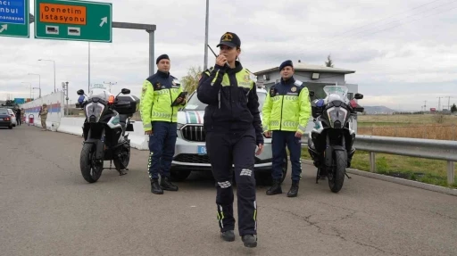 Karayollarının huzur ve g&uuml;venliği Otoyol Jandarma Timlerine emanet
