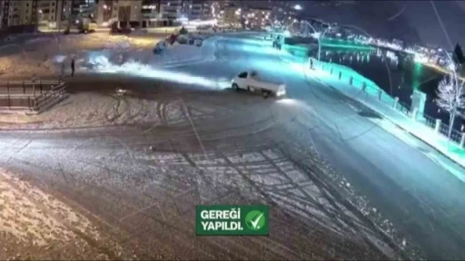Karda 27 saniye drift yapan kamyonet s&uuml;r&uuml;c&uuml;s&uuml;ne ceza yağdı: 58 bin 217 TL ceza, 60 g&uuml;n trafikten men
