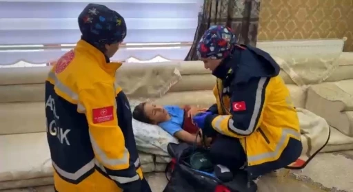 Kardan barikatları UMKE aştı: Y&uuml;ksekova&rsquo;da zamana karşı yaşam m&uuml;cadelesi
