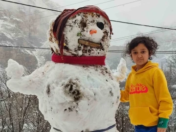 &rsquo;Kardan kadın&rsquo; yaptılar
