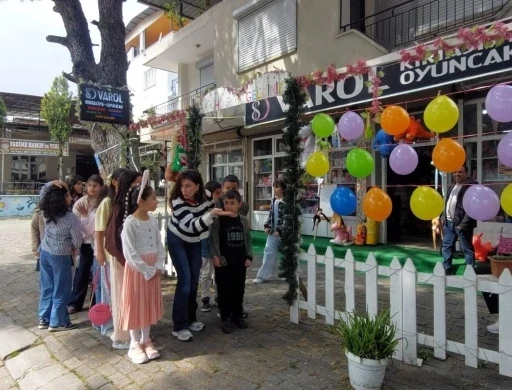 Kardeşk&ouml;y&rsquo;de &ccedil;ocuklar &ccedil;ift bayram yaptı

