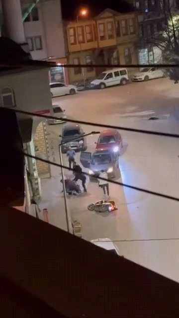 Kardeşler birbirine girdi: Ağabeyini bı&ccedil;akla yaralayıp ka&ccedil;tı
