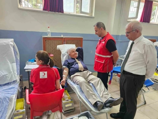 Karesi&rsquo;de &rsquo;Kanpanya&rsquo; ile eğitimciler kan bağışını yaptı
