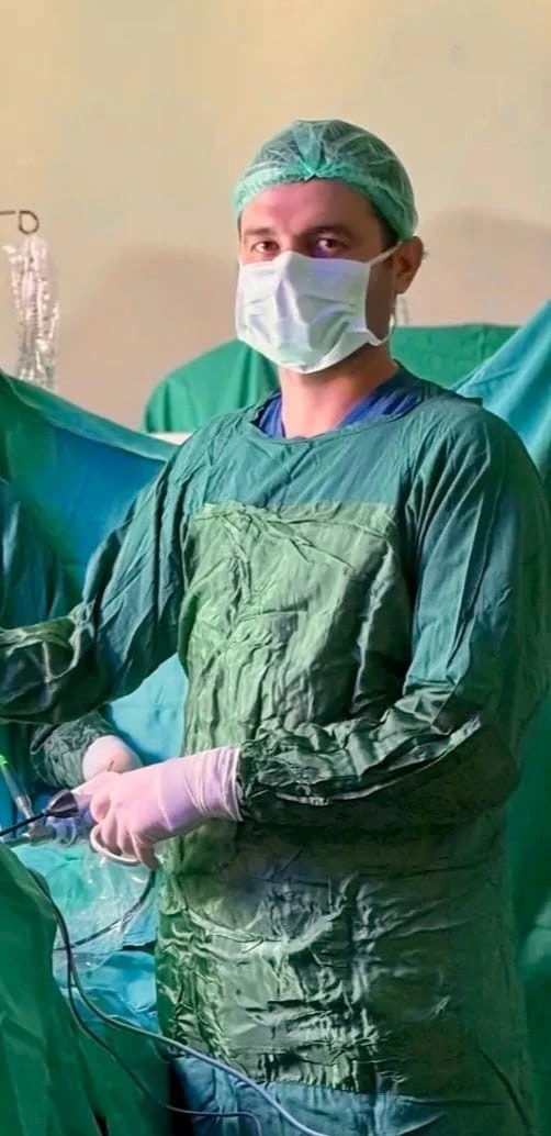 Karın boşluğundan 40 santimetre b&uuml;y&uuml;kl&uuml;ğ&uuml;nde kitle &ccedil;ıkarıldı
