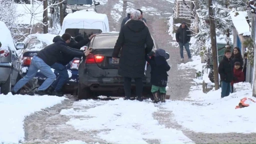 Karın sefasını &ccedil;ocuklar s&uuml;rd&uuml;, cefasını b&uuml;y&uuml;kler &ccedil;ekti
