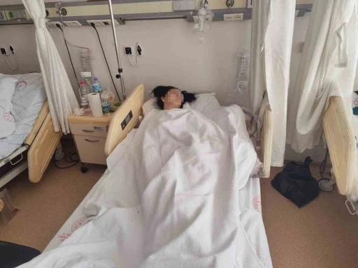 Karısını darbettiği ve balkondan attığı ileri s&uuml;r&uuml;len koca tutuklandı
