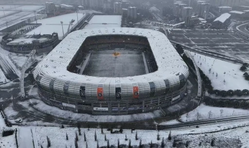Karla kaplanan Başakşehir havadan g&ouml;r&uuml;nt&uuml;lendi

