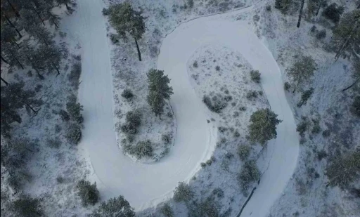 Karla kaplanan Demirci&rsquo;de kartpostallık manzaralar
