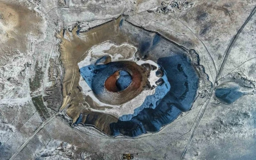 Karla kaplanan Meke G&ouml;l&uuml; ortaya &ccedil;ıkan manzarasıyla hayran bıraktı
