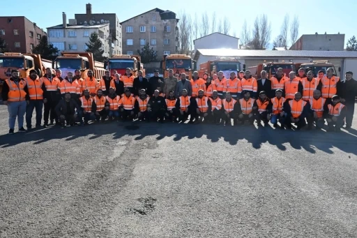 Karla ve buzla m&uuml;cadele dualarla başladı
