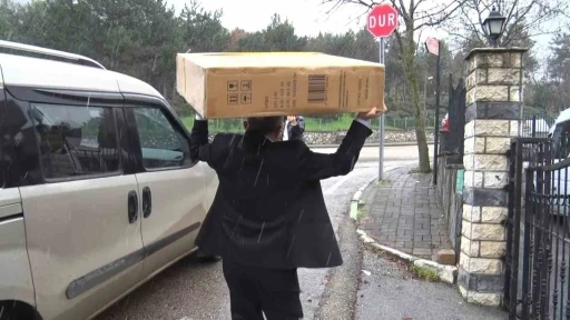 Karlı havada y&uuml;rekleri ısıtan yardım
