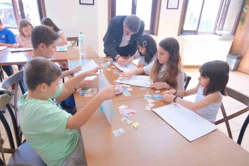 Karne alan öğrenciler kum boyama etkinliği ile stres attı
