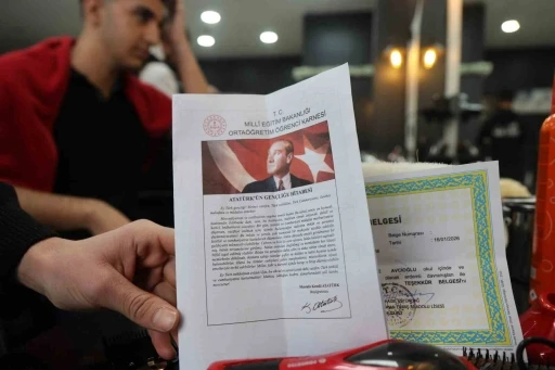 Karne g&uuml;n&uuml; başarının adresi bu kez okul değil, kuaf&ouml;r oldu
