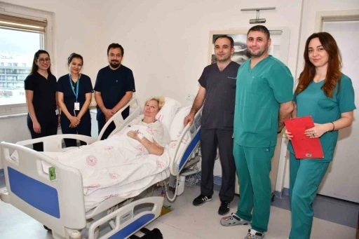 Karnından 12 kilogramlık yumurtalık kitlesi &ccedil;ıkarıldı
