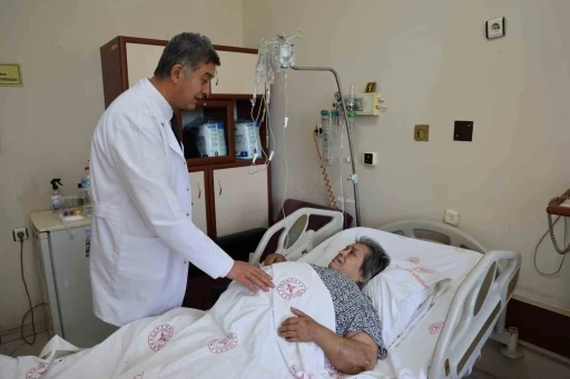Karnından 40 kilogram kitle &ccedil;ıkarıldı
