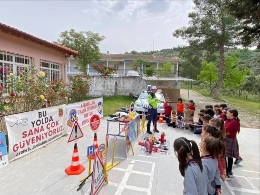 Karpuzlu&rsquo;da &ouml;ğrencilere trafik g&uuml;venliği eğitimi verildi
