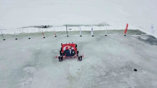 Kars &Ccedil;ıldır G&ouml;l&uuml;&rsquo;nde buz &uuml;st&uuml;nde muhteşem ş&ouml;len
