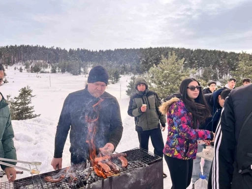 Kars Emniyeti&rsquo;nden &ouml;ğrencilere Sarıkamış&rsquo;ta anlamlı etkinlik
