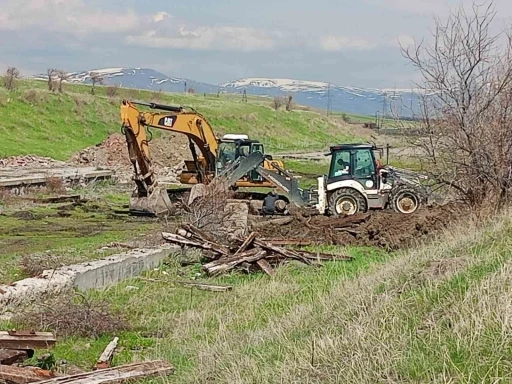 Kars-G&uuml;mr&uuml; demiryolu hattında &ccedil;alışmalar başladı

