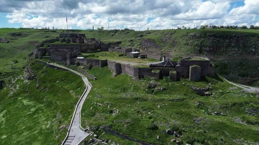 Kars Kalesi UNESCO D&uuml;nya Miras Listesi&rsquo;ne alınmayı bekliyor

