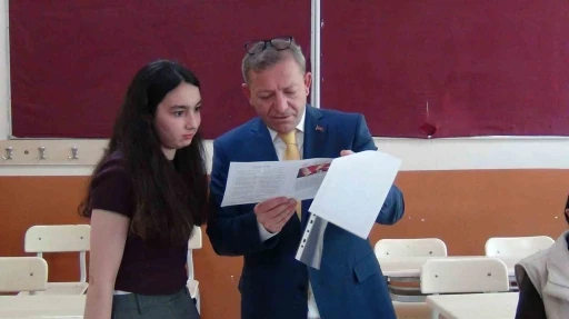 Kars&rsquo;ta 53 bin 676 &ouml;ğrenci karne sevinci yaşadı, yaz tatili başladı
