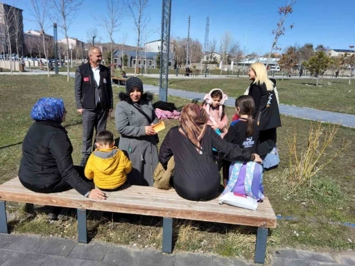 Kars&rsquo;ta A&ccedil;ık Kapı&rsquo;dan şiddetle m&uuml;cadele i&ccedil;in farkındalık seferberliği
