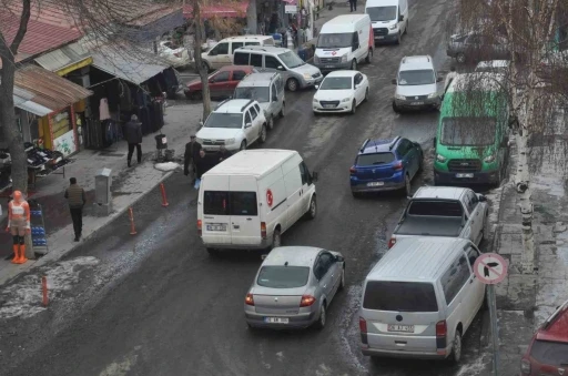 Kars&rsquo;ta ara&ccedil; sayısı 54 bin 967&rsquo;ye ulaştı, trafikte yoğunluk arttı
