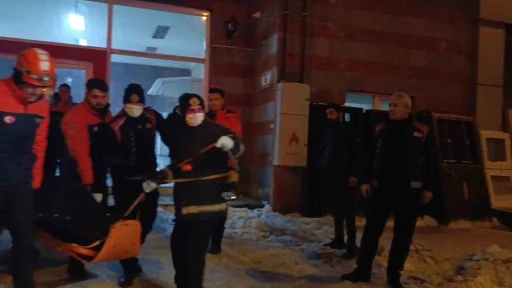 Kars&rsquo;ta asans&ouml;r boşluğuna d&uuml;şen bir kişi hayatını kaybetti
