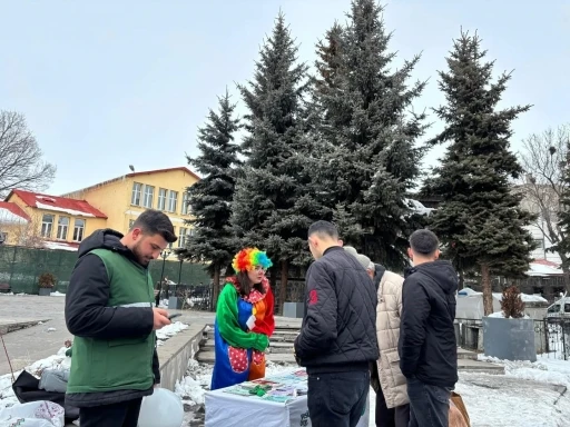 Kars&rsquo;ta bağımlılıkla m&uuml;cadele standı a&ccedil;ıldı
