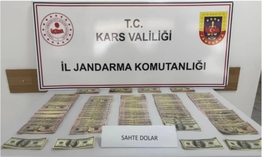 Kars&rsquo;ta bayram &ouml;ncesi sahte para operasyonu: 2.3 Milyon TL&rsquo;lik sahte dolarla yakalandılar
