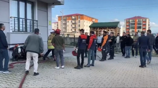 Kars’ta bir binada patlama ve yangın

