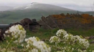 Kars’ta Dumanlı Dağı’nın zirvesine kar yağdı
