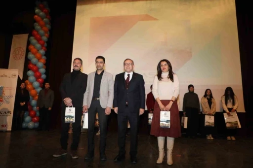 Kars&rsquo;ta en &ccedil;ok kitap okuyanlara &ouml;d&uuml;lleri verildi
