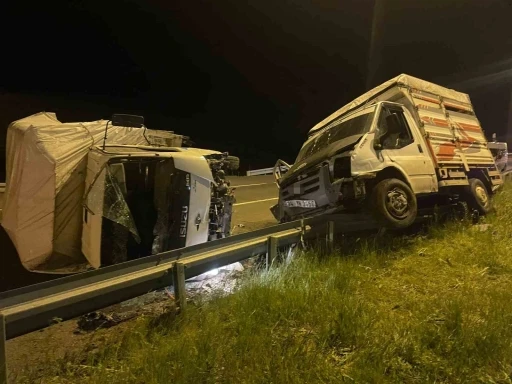 Kars’ta iki kamyonet çarpıştı: 3 yaralı
