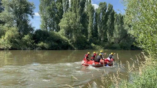 Kars&rsquo;ta ilk kez rafting heyecanı! Temel eğitim kampı başladı
