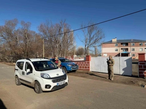 Kars&rsquo;ta jandarmadan huzurlu okul uygulaması
