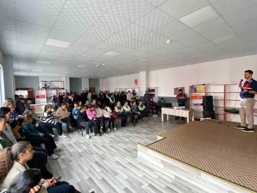 Kars&rsquo;ta Jandarmadan Siber Kalkan: 108 &ouml;ğrenciye eğitim!
